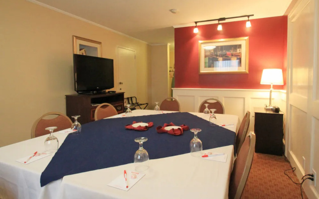 photo 3 of Zackery's Restaurant At Fireside Inn and Suites