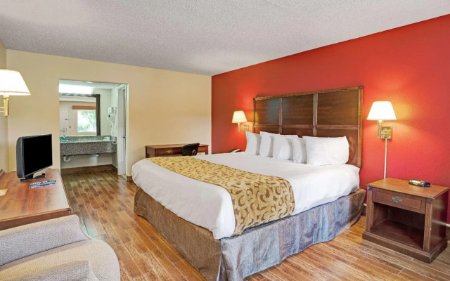 photo 3 of Zen Living Suites Extended Stay - Jacksonville - University Blvd