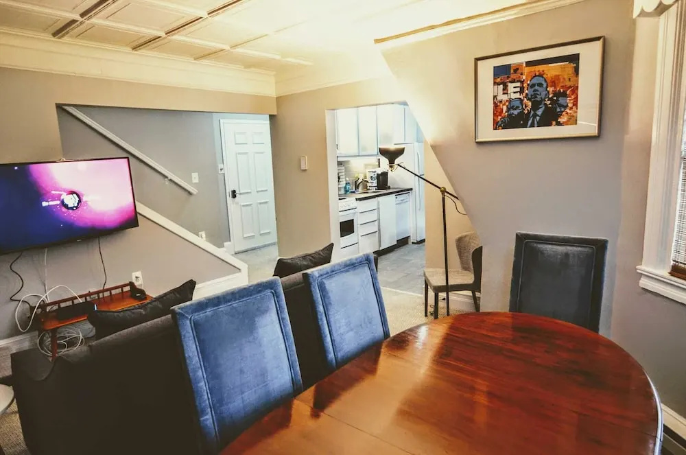 photo 1 of 1331 Northwest Apartment #1070 - 1 Br Apts