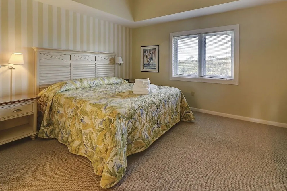photo 1 of Shorewood 539 by RedAwning