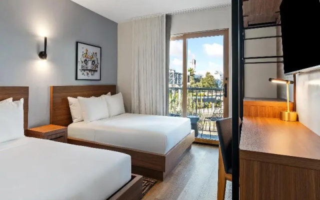 Standard Twin room with balcony