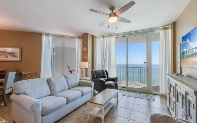 3 Bedrooms Comfort room with balcony
