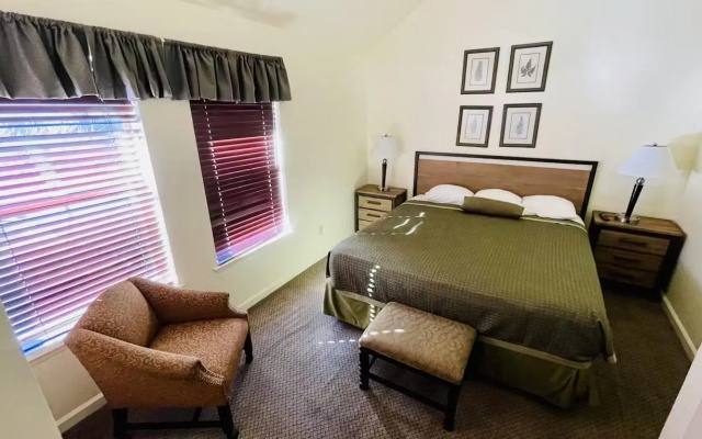 2 Bedrooms Redwood Apartment