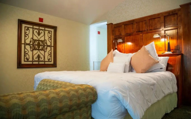 Luxury Majestic Double Suite with river view