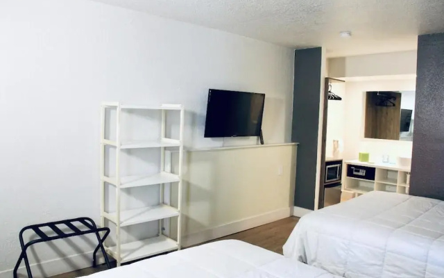 photo 5 of 1/1 Condo-hotel With Double bed and Community Pool Miles From Disney!