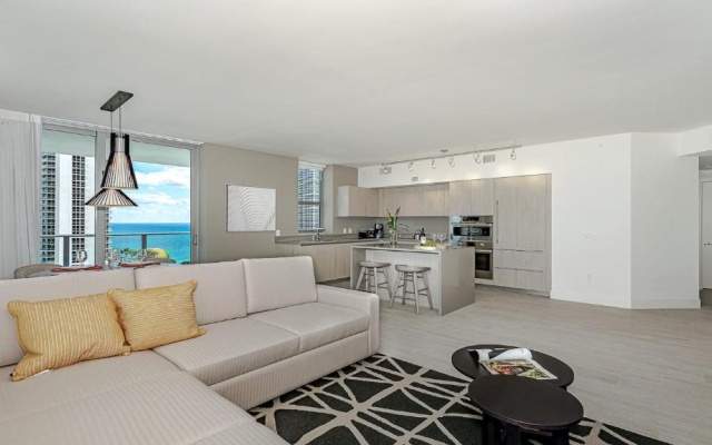 photo 3 of 5 STARTS Brand New 2BR - Insane Views and Amenities