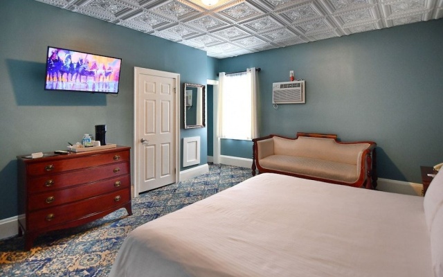 photo 3 of Avon Inn
