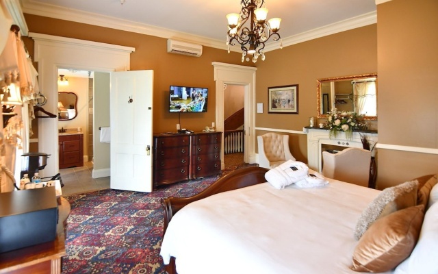 photo 4 of Avon Inn