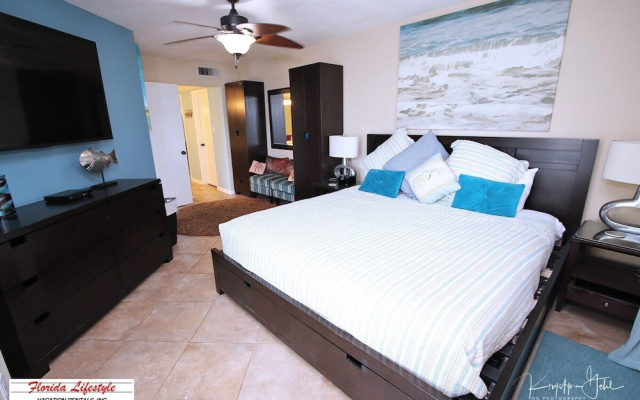 photo 2 of Beach Palms 109