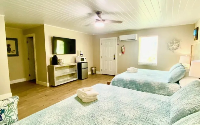 photo 4 of Coast Oaks Cottage 4 1 Bedroom Cottage by RedAwning