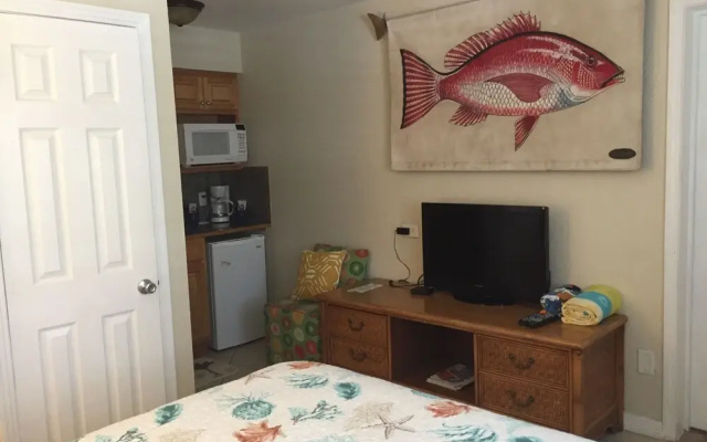photo 2 of Coconut Grove Beach Resort Suite 4