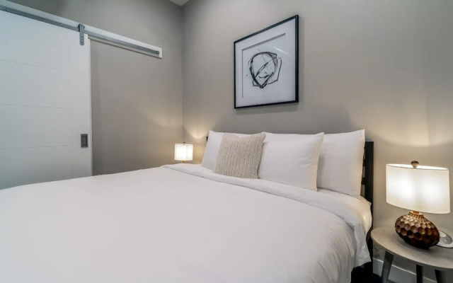 photo 3 of Des Moines Heavenly 1BD 1BA Downtown Apartment
