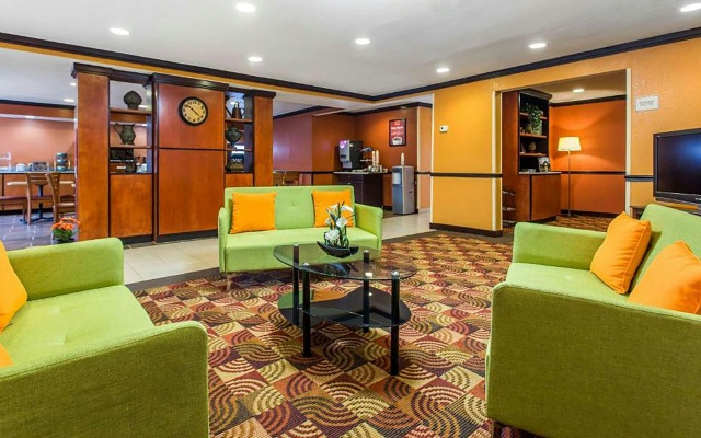 photo 2 of Studios & Suites 4 Less Charlotte