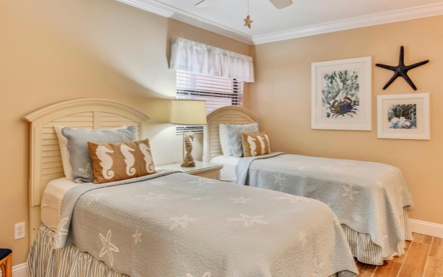 photo 4 of Emerald Isle 401 Fully Updated/beach Front/amazing View!