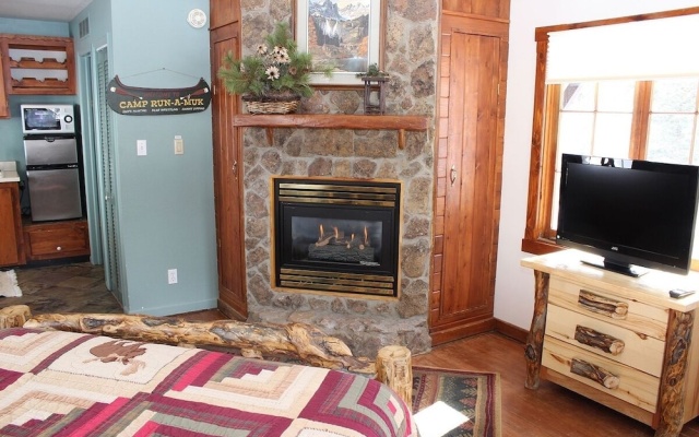photo 2 of Fawn Valley Inn: 157 1 Bedroom Cabin