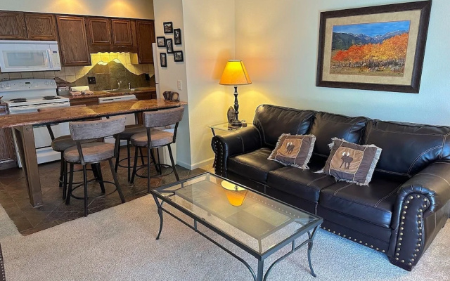 photo 3 of Fawn Valley Inn: 292 1 Bedroom Apts