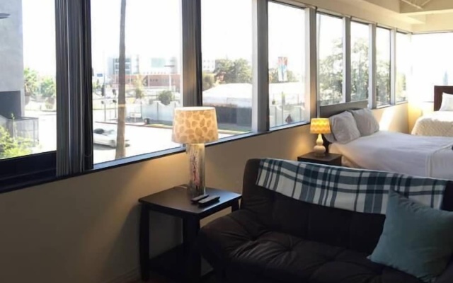 photo 5 of Hollywood Highrise 0 Bedroom Studio By Senstay