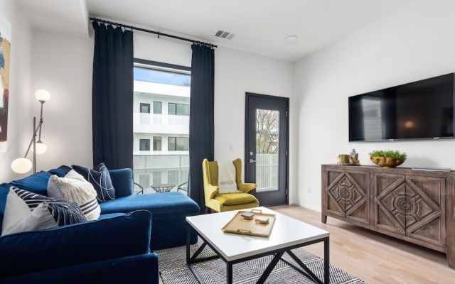 photo 4 of Illume Gulch View Oasis Penthouse Corner Unit 1 Bedroom Condo