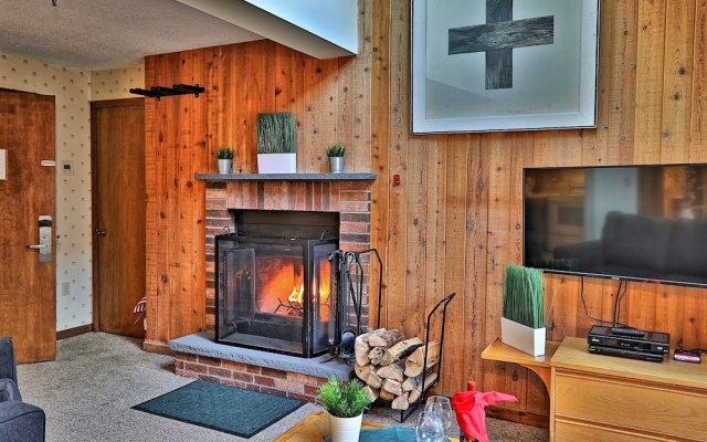 photo 5 of Mg 3e03 - Location! Location! 1br/1ba Steps To Mountain
