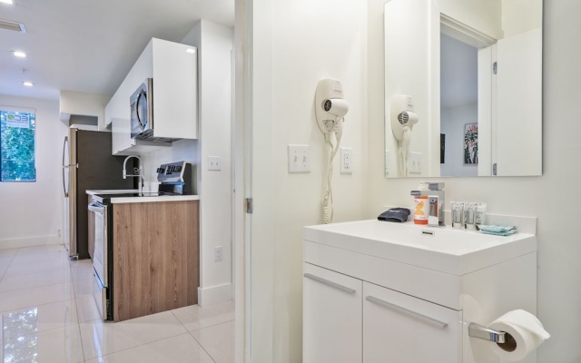 photo 5 of Miami Suite 206