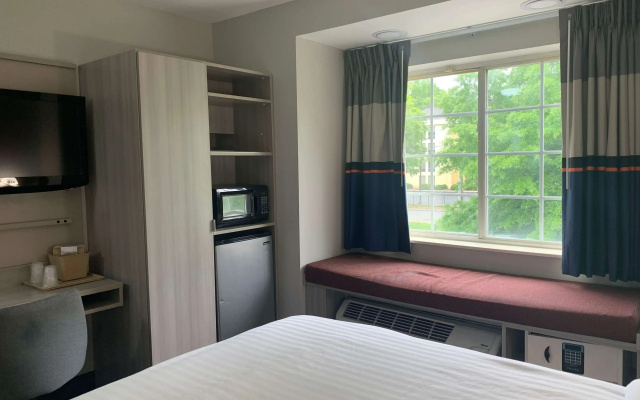 photo 3 of Microtel Inn by Wyndham Charlotte Airport