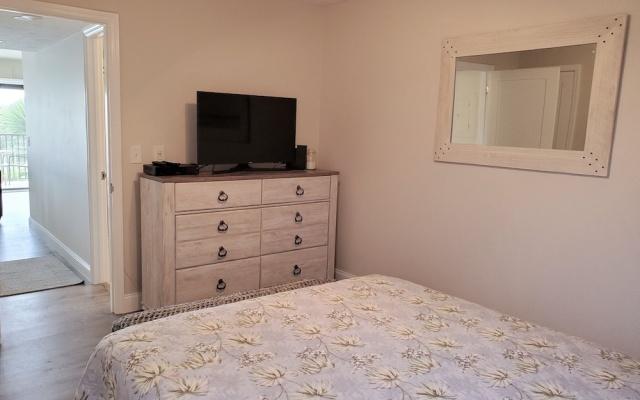 photo 2 of Midnight Cove Ii 432f - Beautiful Bayside! 2 Bedroom Condo