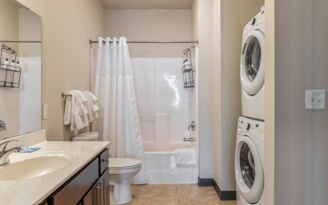 photo 5 of Milwaukee Gorgeous 1BD 1BA Downtown Apartment