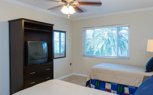 photo 4 of Palm Cay 5