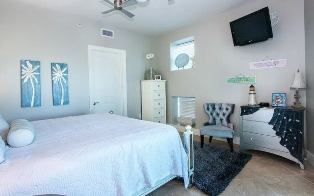 photo 2 of Spacious Four Bedroom With Wrap-around Balcony - Unit Tpd0901