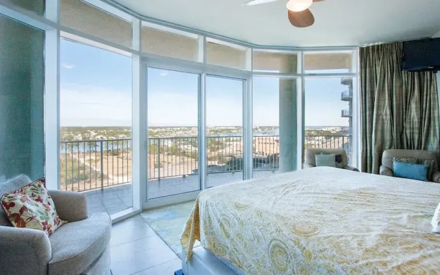 photo 4 of Spacious Four Bedroom With Wrap-around Balcony - Unit Tpd0901