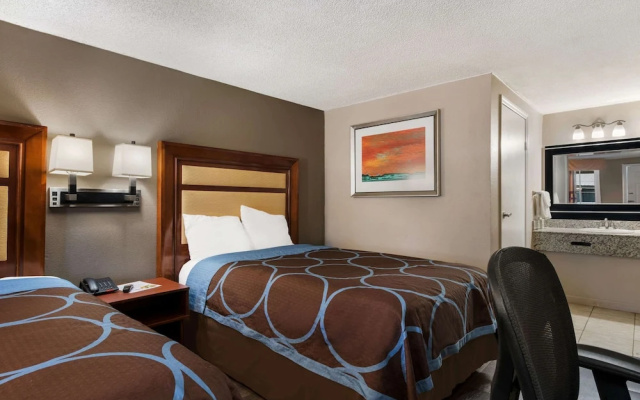 photo 3 of Super 8 Charlotte Airport North