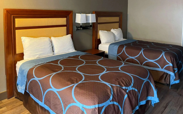 photo 2 of Rodeway Inn Charlotte Airport Area