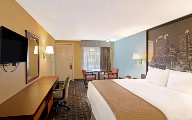photo 3 of Rodeway Inn Charlotte Airport Area