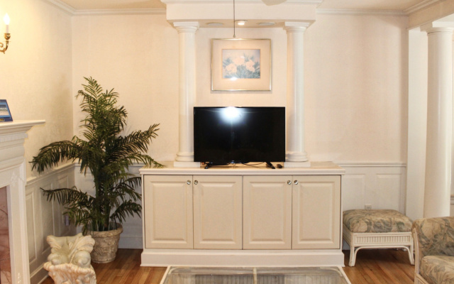 photo 2 of Treasure Island Beach Retreat Sleeps Up To 9