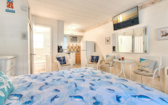 photo 4 of Tropic Terrace #16 - Beachfront Rental Studio Bedroom Home by Redawning
