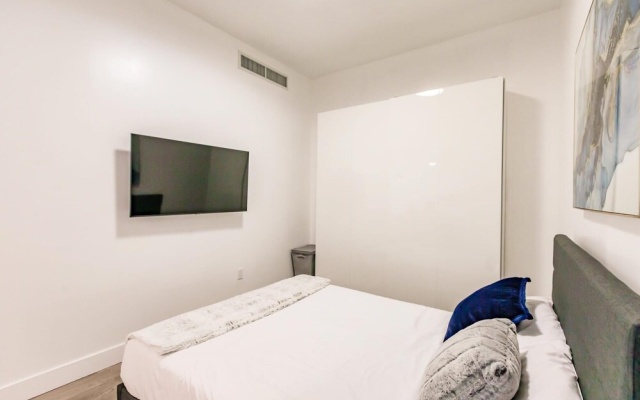 photo 4 of Upscale Modern 2B Condo on the Beach